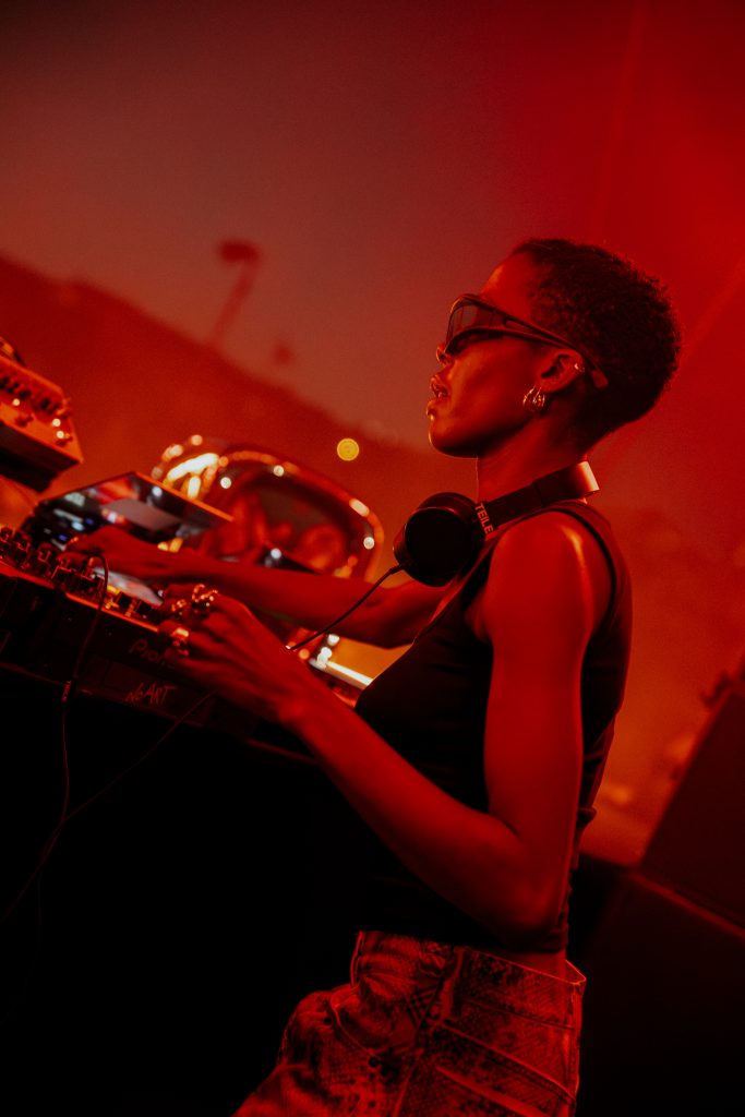 Desiree – No Art 2025